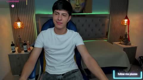 Esteban online show from November 19, 3:06 am