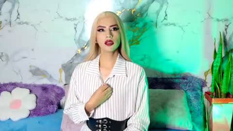 briana_white online show from June 25, 7:19 pm