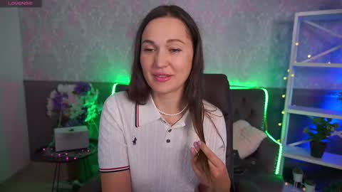 brianawongg online show from November 20, 8:57 am