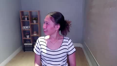 brie_belle online show from February 17, 4:31 am