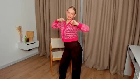 Bella online show from December 16, 8:15 pm