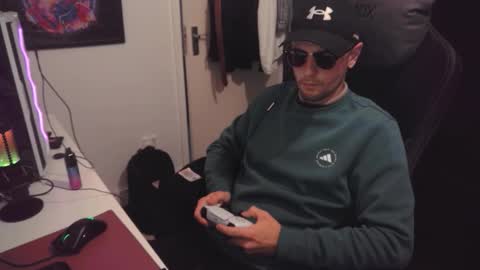 Snapshot of britishbigdick_ chatting on September 22, 6:01 pm britishbigdick_ online show from September 22, 6:01 pm