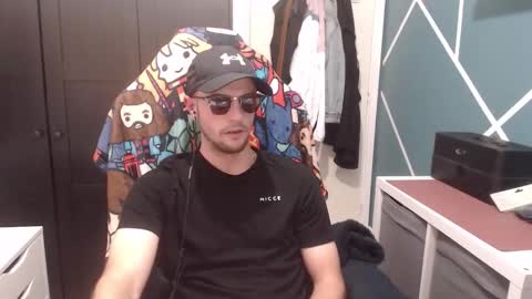 Snapshot of britishbigdick_ chatting on October 23, 6:09 pm britishbigdick_ online show from October 23, 6:09 pm