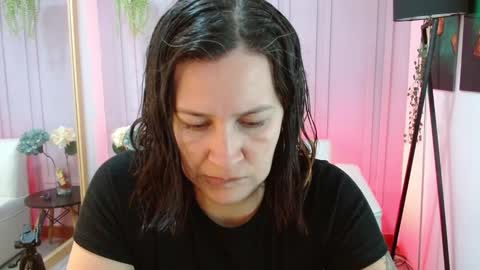 BRITNEEYTAYLOR1 online show from February 5, 7:10 pm