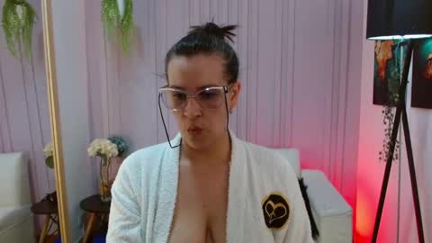 BRITNEEYTAYLOR1 online show from January 27, 10:49 pm