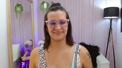 BRITNEEYTAYLOR1 online show from December 28, 6:18 pm