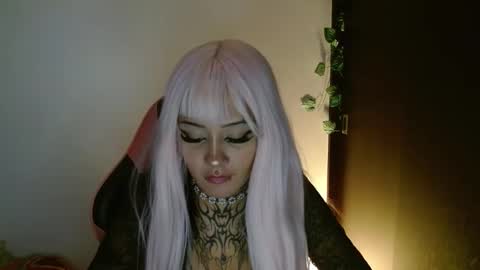 maru miaw   Please help me to reach 100 thumbs up online show from February 11, 7:34 am