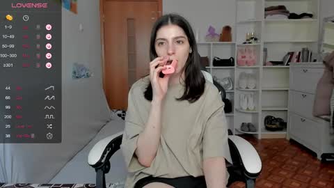 broosnica1 online show from April 22, 11:28 am