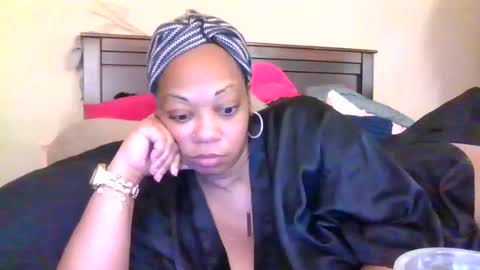 brownroundrenee online show from June 13, 10:47 am