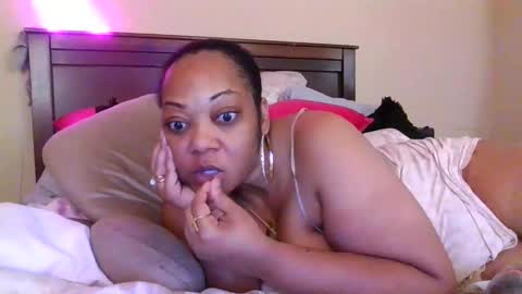 brownroundrenee online show from November 3, 11:11 am