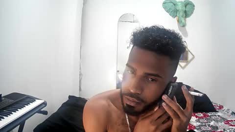 bruce_1111 online show from October 21, 2:49 am