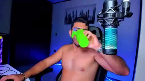 Snapshot of bruno_diaz31 chatting on December 20, 2:26 pm Bruno online show from December 20, 2:26 pm
