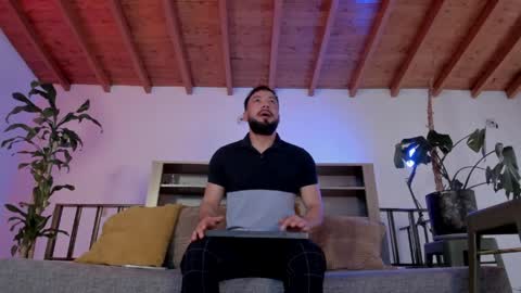 Andres Suarez online show from April 25, 12:07 pm