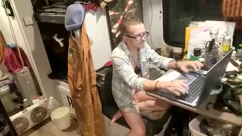 Steve... aka SkinnieDippin aka TimberTramp online show from March 16, 4:48 am