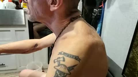 Steve... aka SkinnieDippin aka TimberTramp online show from November 4, 6:15 am