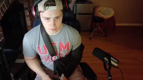 BubblebuttBdn online show from April 24, 2:24 am