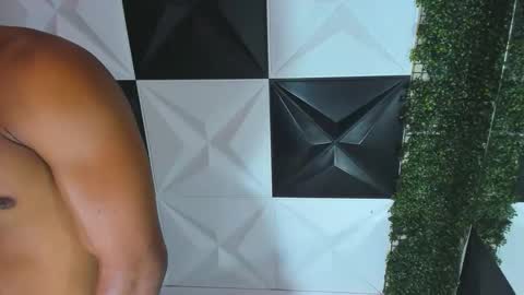 Snapshot of bull_cam chatting on October 23, 10:21 pm bull_cam online show from October 23, 10:21 pm