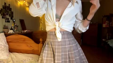 Mary online show from April 24, 2:19 pm