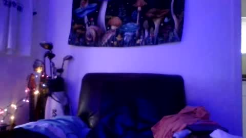 bumlover4567 online show from December 7, 10:01 pm