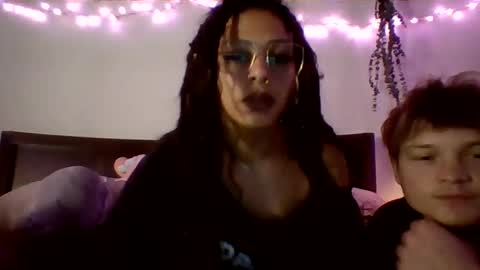 bunniandbyrdd online show from February 3, 3:09 am