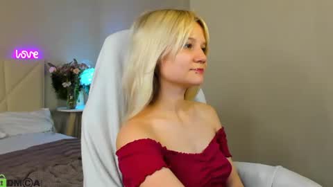 Elsy online show from July 2, 11:15 am