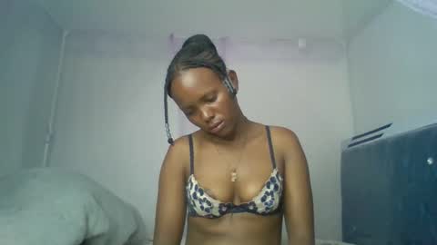 bunnydiva_ online show from May 13, 2:10 am