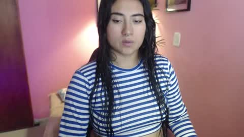 bunnyEmilyR0s33 online show from January 13, 8:05 pm