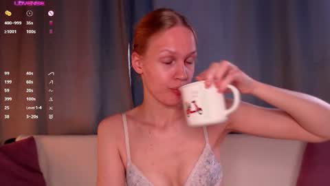 burning_g1rl online show from July 1, 4:26 pm
