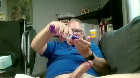 busterhyman22 online show from June 17, 6:24 pm