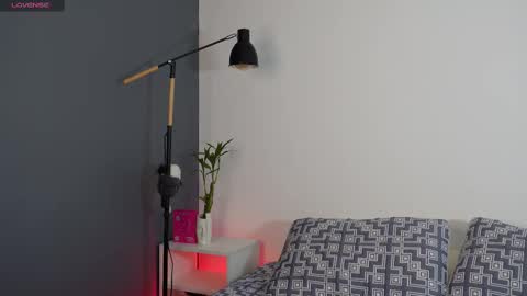 Buster independent model online show from November 15, 6:31 pm