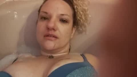 Snapshot of bustybabie9 chatting on February 26, 2:59 pm BustyBabie9 online show from February 26, 2:59 pm