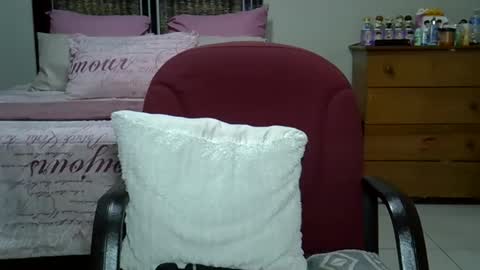 bustytessa37 online show from April 1, 4:46 am