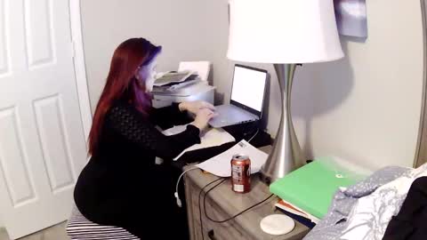 busybee83 online show from November 18, 6:22 pm