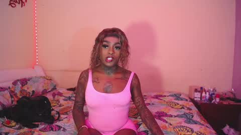 Snapshot of butterfly_rouse chatting on October 14, 12:02 am butterfly_rouse online show from October 14, 12:02 am