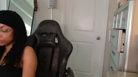 butterfly booty online show from April 29, 5:30 pm