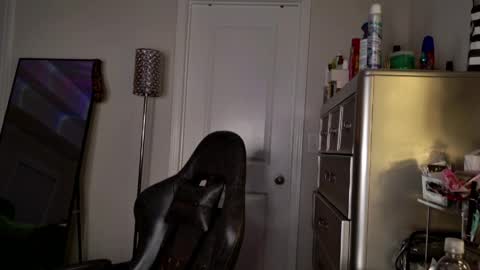 butterfly booty online show from April 28, 8:07 am