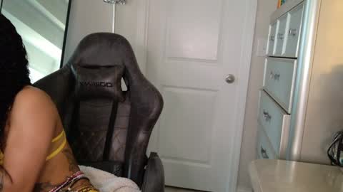 butterfly booty online show from April 27, 6:27 pm