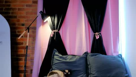 Lia Butterfly  online show from July 21, 7:16 pm