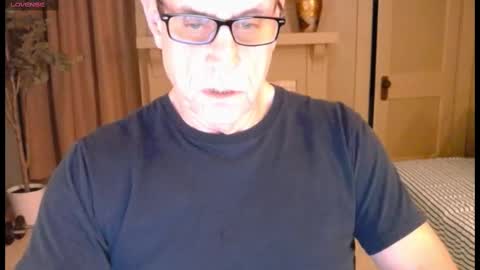 Snapshot of buttnakedfun954737 chatting on October 21, 9:14 am Miles online show from October 21, 9:14 am