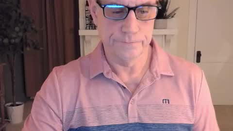 Snapshot of buttnakedfun954737 chatting on December 6, 9:27 am Miles online show from December 6, 9:27 am