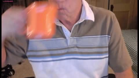 Miles online show from October 24, 8:04 am