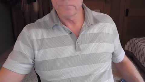 Snapshot of buttnakedfun954737 chatting on December 20, 6:13 pm Miles online show from December 20, 6:13 pm