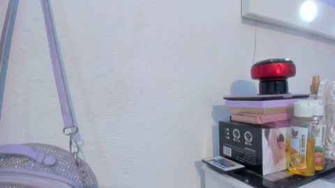Snapshot of byanca_winklar chatting on December 2, 8:50 pm     online show from December 2, 8:50 pm