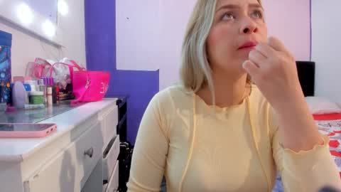 Snapshot of byanca_winklar chatting on September 22, 6:01 pm     online show from September 22, 6:01 pm