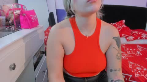 Snapshot of byanca_winklar chatting on December 4, 8:23 pm     online show from December 4, 8:23 pm