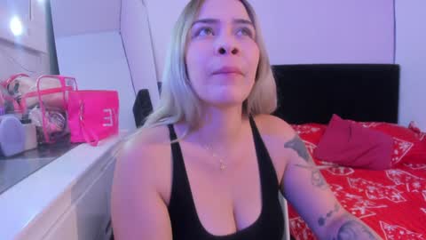 Snapshot of byanca_winklar chatting on December 12, 5:48 pm     online show from December 12, 5:48 pm