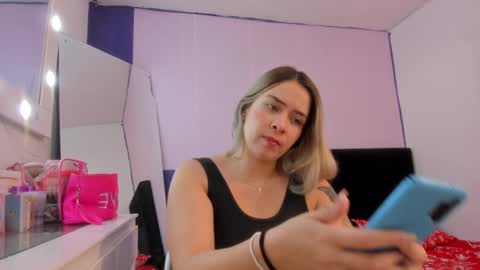 Snapshot of byanca_winklar chatting on December 21, 2:25 pm     online show from December 21, 2:25 pm