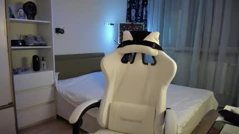 c10h15on online show from January 8, 4:46 pm