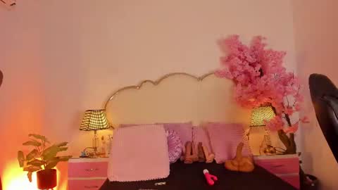 Cahitlin  online show from June 25, 5:23 am