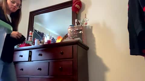 calishop1 online show from February 19, 6:43 pm